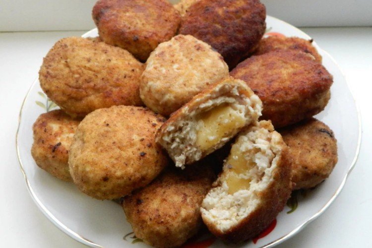 Котлеты из свиного фарша с сыром в духовке