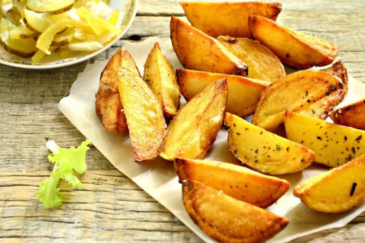 Картофель по-деревенски с чесноком в духовке