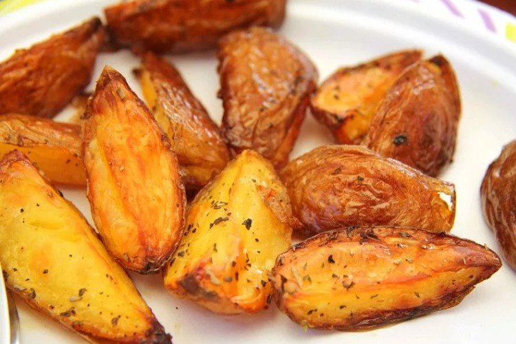 Картошка по-деревенски, запеченная в кожуре