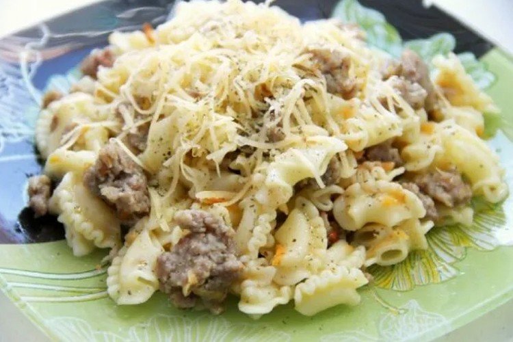 Макароны по-флотски с сыром