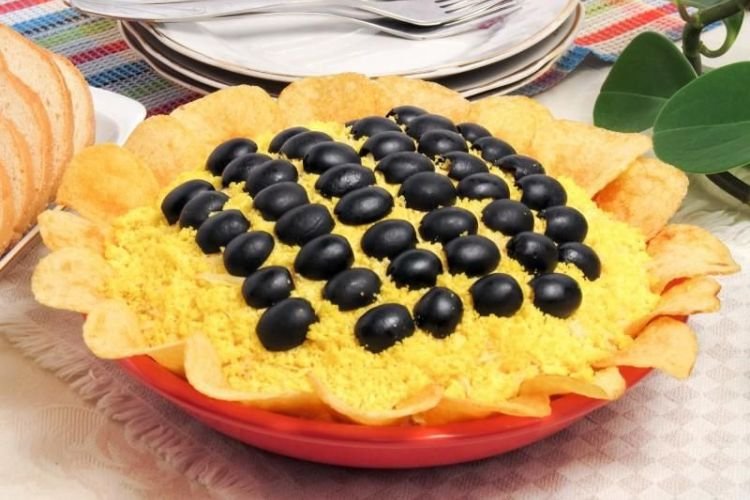 Классический рецепт салата «Подсолнух»