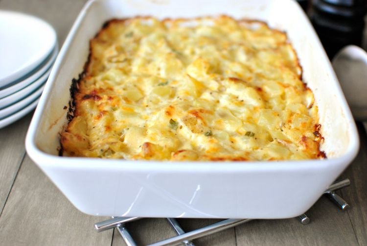 Запеченная курица с картошкой, сыром и беконом