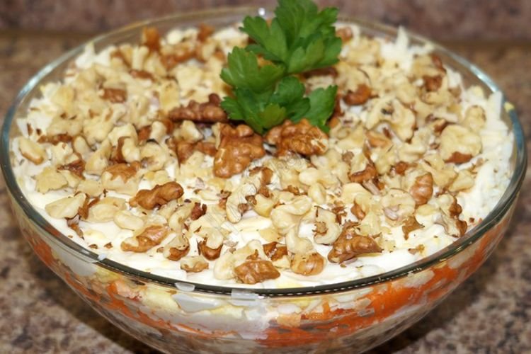 Салат «Французский» с грецкими орехами