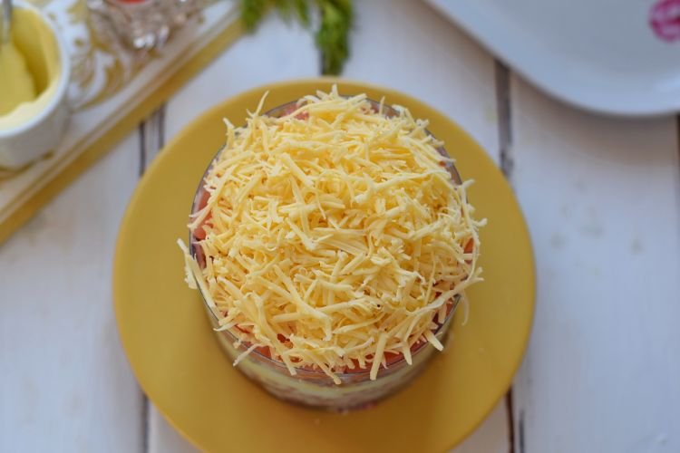 Салат «Французский» с огурцами и грецкими орехами