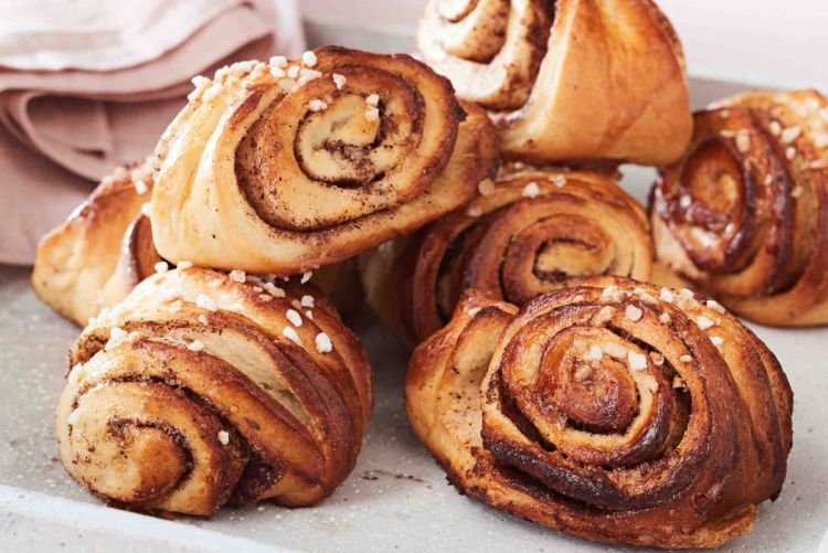 Яблочные булочки с корицей