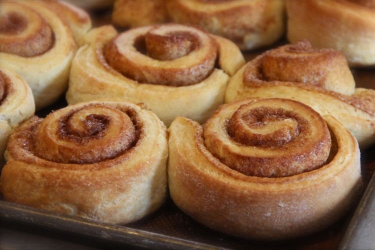 Дрожжевые булочки с корицей