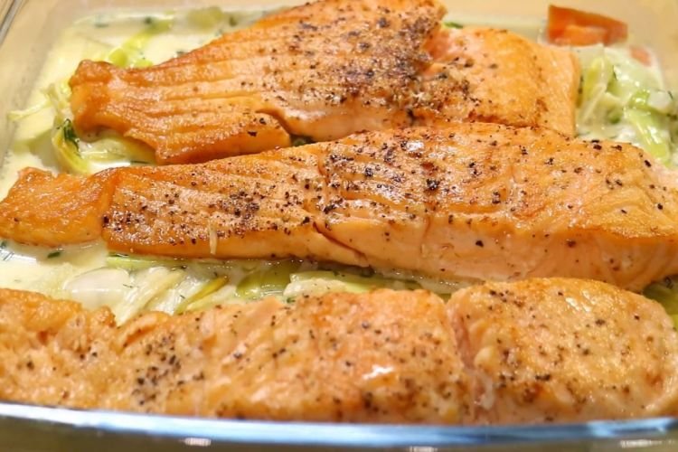 Семга на луковой подушке в духовке