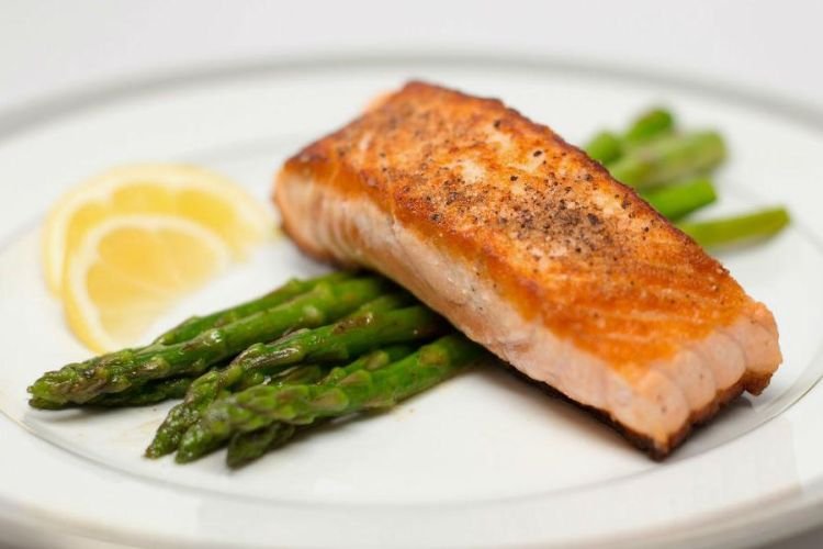 Семга со спаржей в духовке