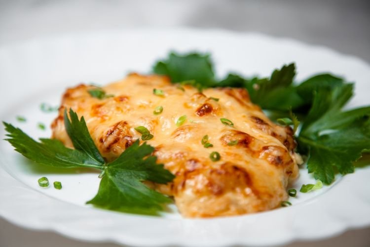 Отбивные из свинины с майонезом и чесноком в духовке