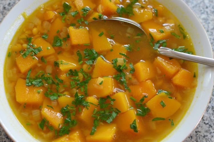 Гороховый суп с курицей, картошкой и тыквой