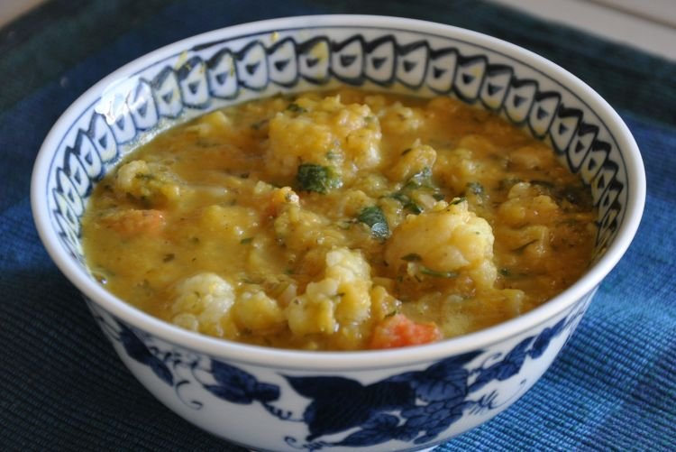 Гороховый суп с курицей и цветной капустой