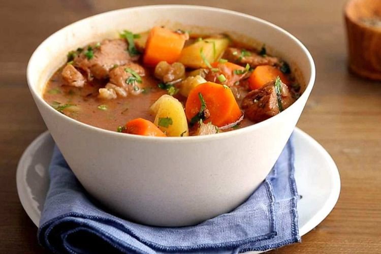 Жаркое из свинины с картошкой и сметаной