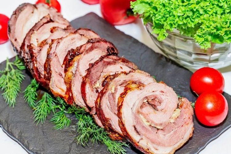 Мясной рулет из свинины с горчицей и майонезом