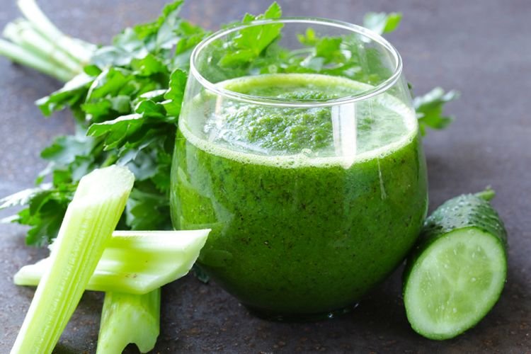 Смузи с огурцом и сельдереем