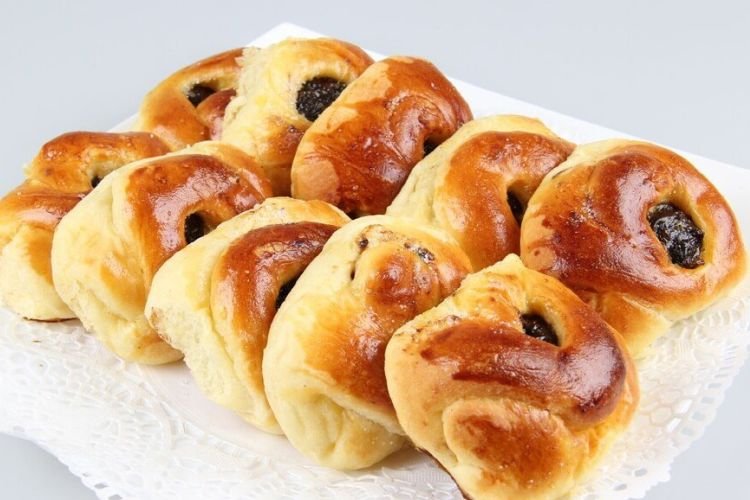 Дрожжевые булочки с повидлом