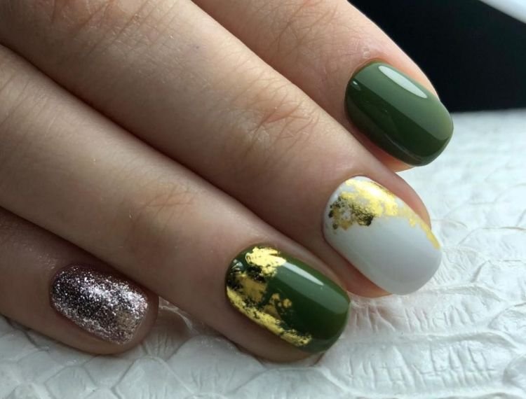 Зеленый весенний маникюр 2022