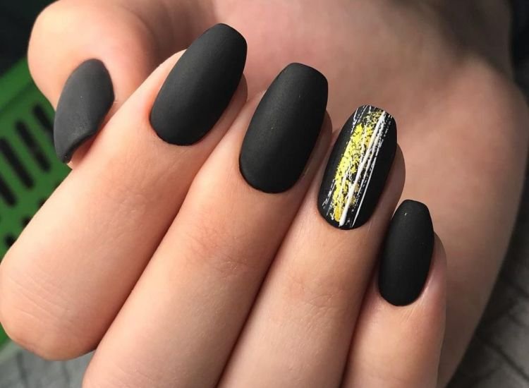 Черный весенний маникюр