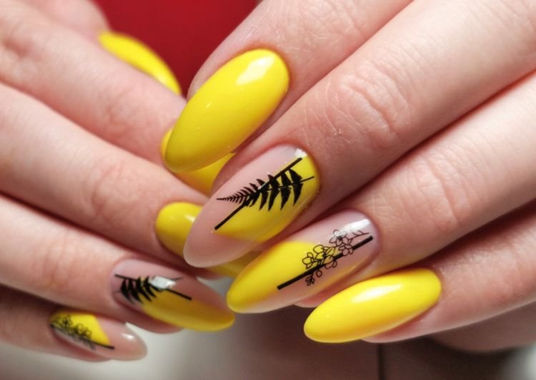 Желтый маникюр