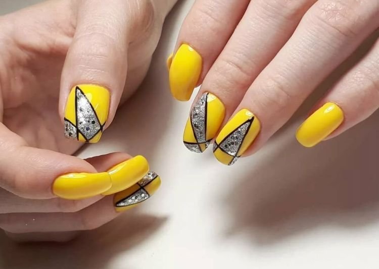 Желтый маникюр