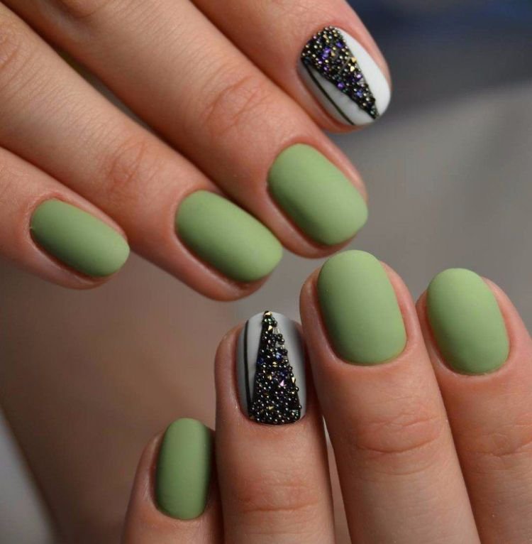 Оливковый маникюр