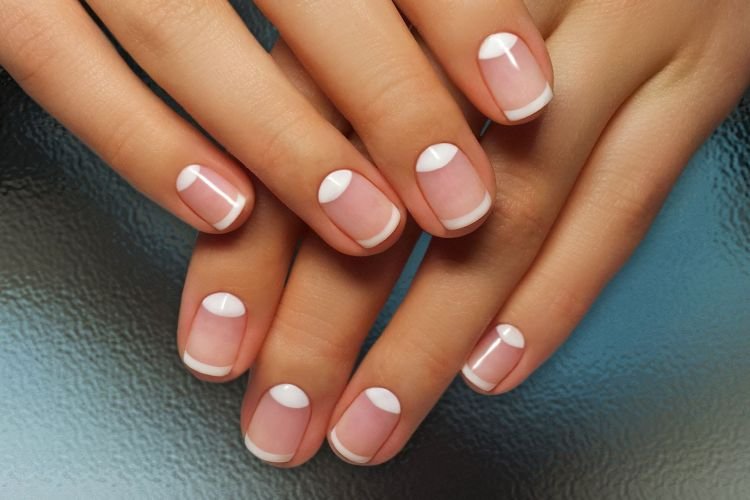 Френч с лунным маникюром