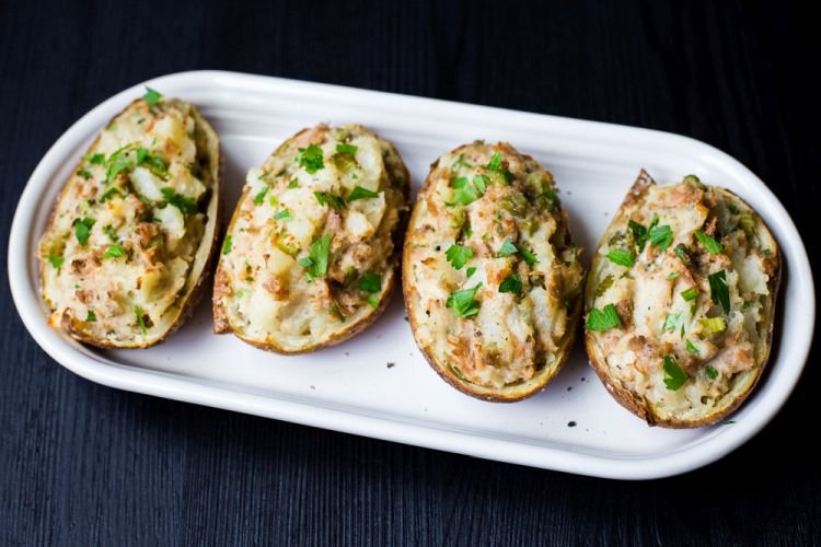 Фаршированный картофель с тунцом