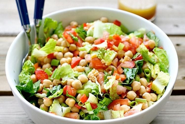 Овощной салат с нутом