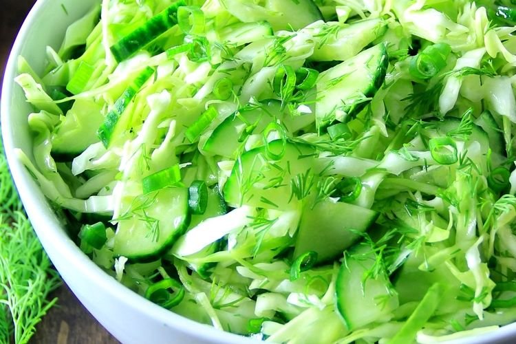 Салат из капусты и сельдерея