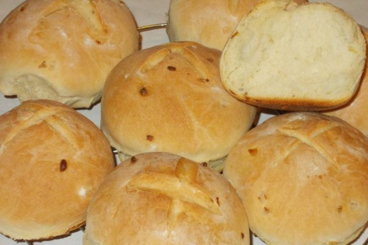 Луковые булочки