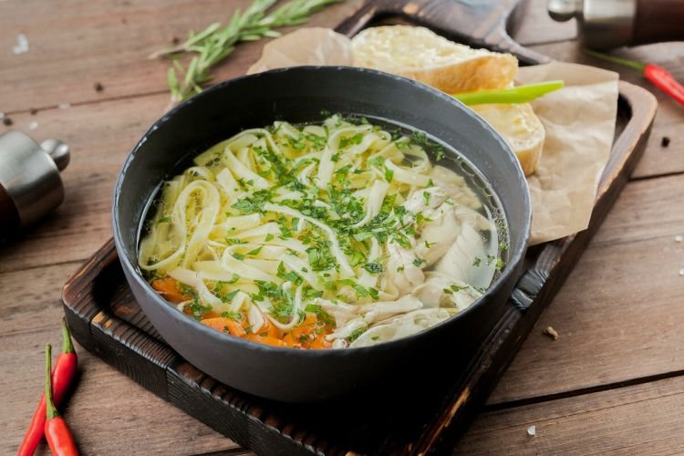 Куриный суп с лапшой