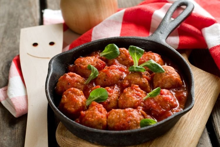 Куриные фрикадельки в томате