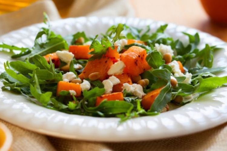 Салат с запеченной тыквой и фетой