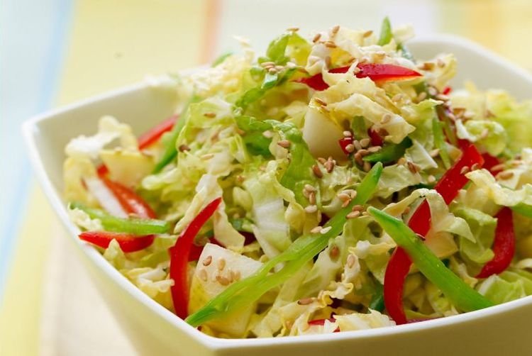 Салат из пекинской капусты и сельдерея