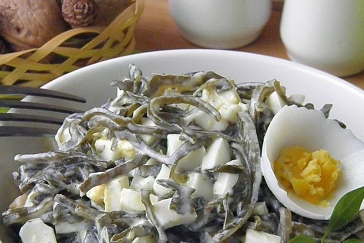 Салат из морской и цветной капусты