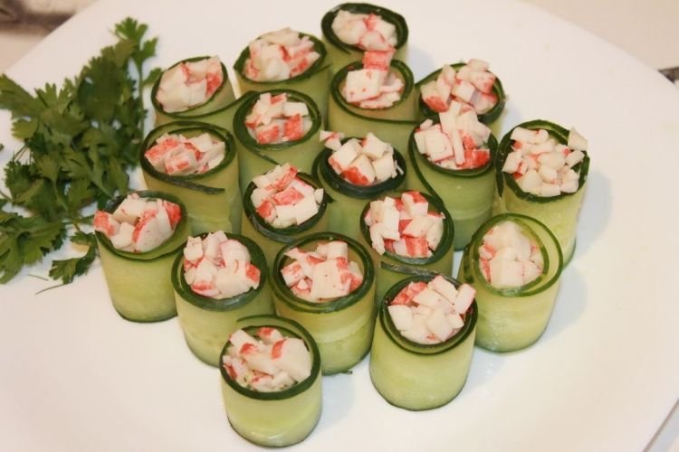 Огуречные роллы с крабовыми палочками