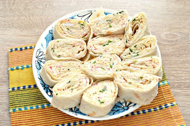 Рулет из лаваша с крабовыми палочками