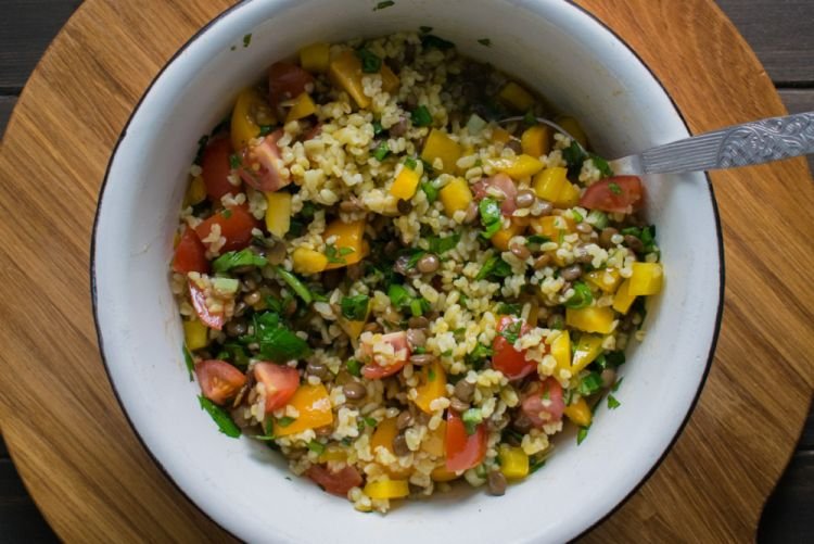 Салат из булгура с чечевицей