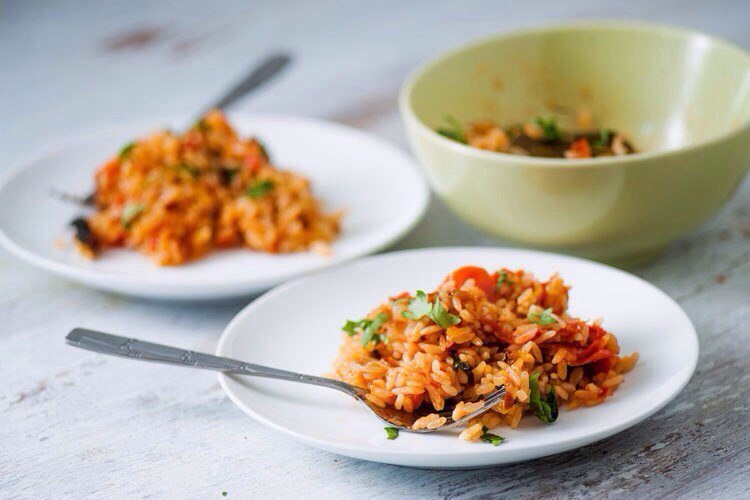 Рис, тушенный с овощами в томатном соусе