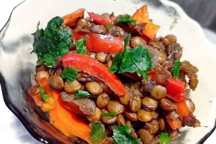 Чечевица с овощами