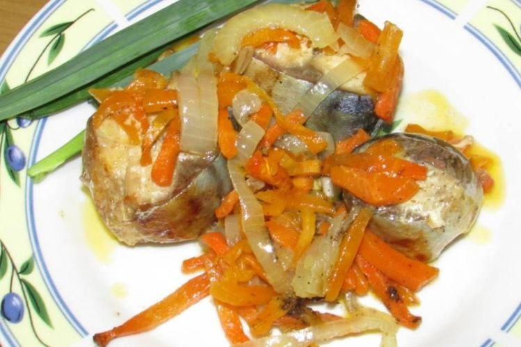 Скумбрия в горшочках