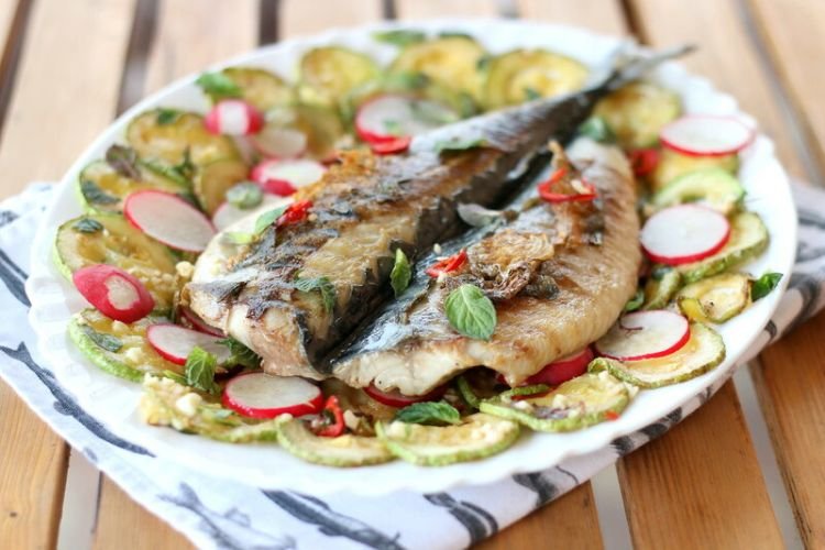 Скумбрия с кабачками