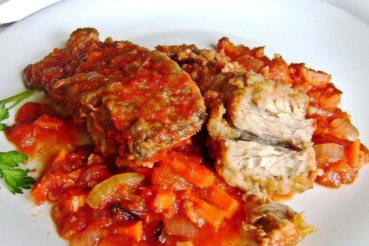 Скумбрия в томате с перцем