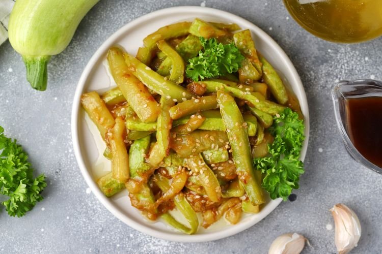 Жареные кабачки в соевом соусе