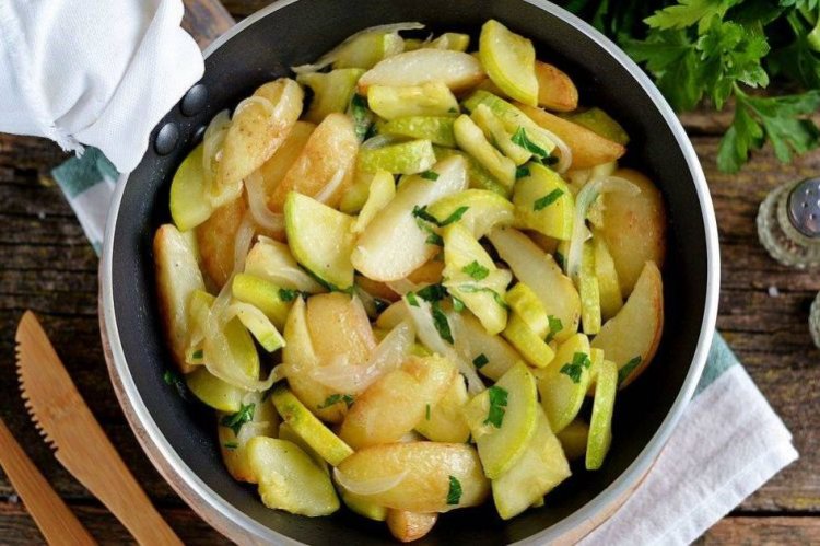 Жареные кабачки с картошкой