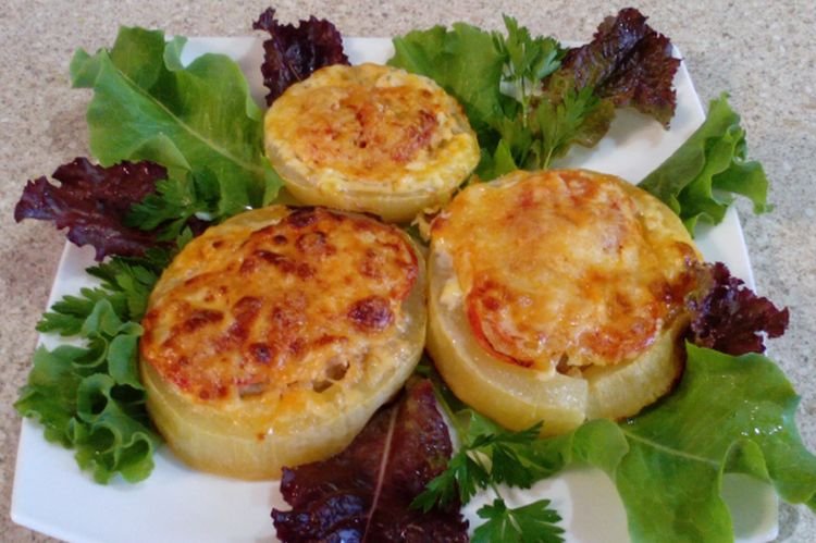 Жареные кабачки с колбасой