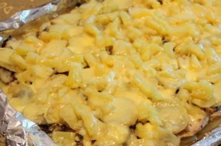 Мясо по-французски с картошкой и ананасом