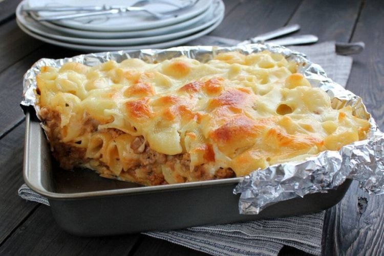 Макароны с фаршем, сметаной и сыром в духовке