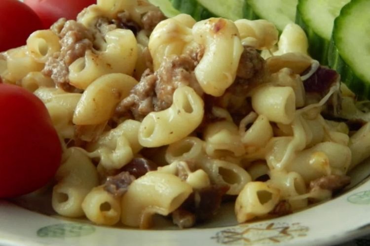 Макароны с фаршем и сливками