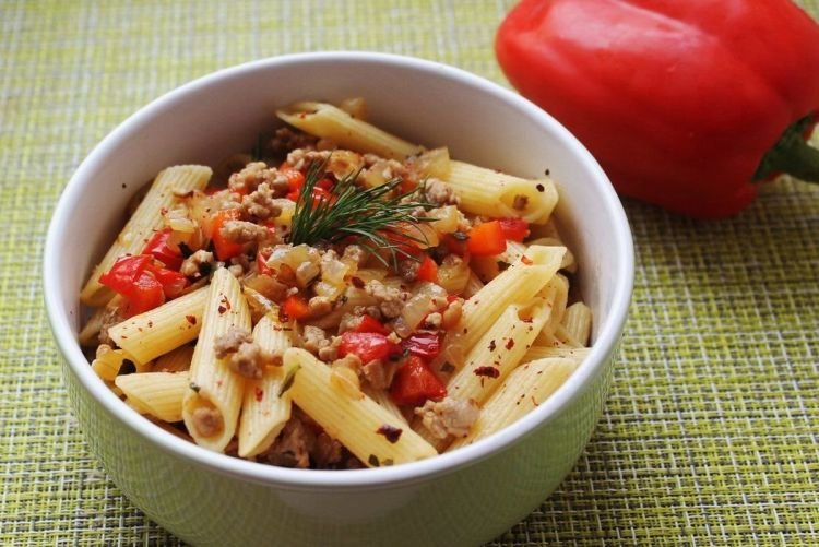 Макароны с фаршем и овощами