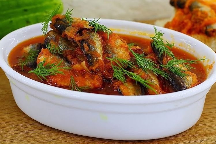 Мойва с изюмом и оливками